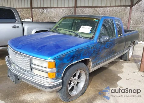 1998 Chevrolet C1500 Fleetside z USA, uszkodzony, nr VIN 2GCEC19MXW1121737